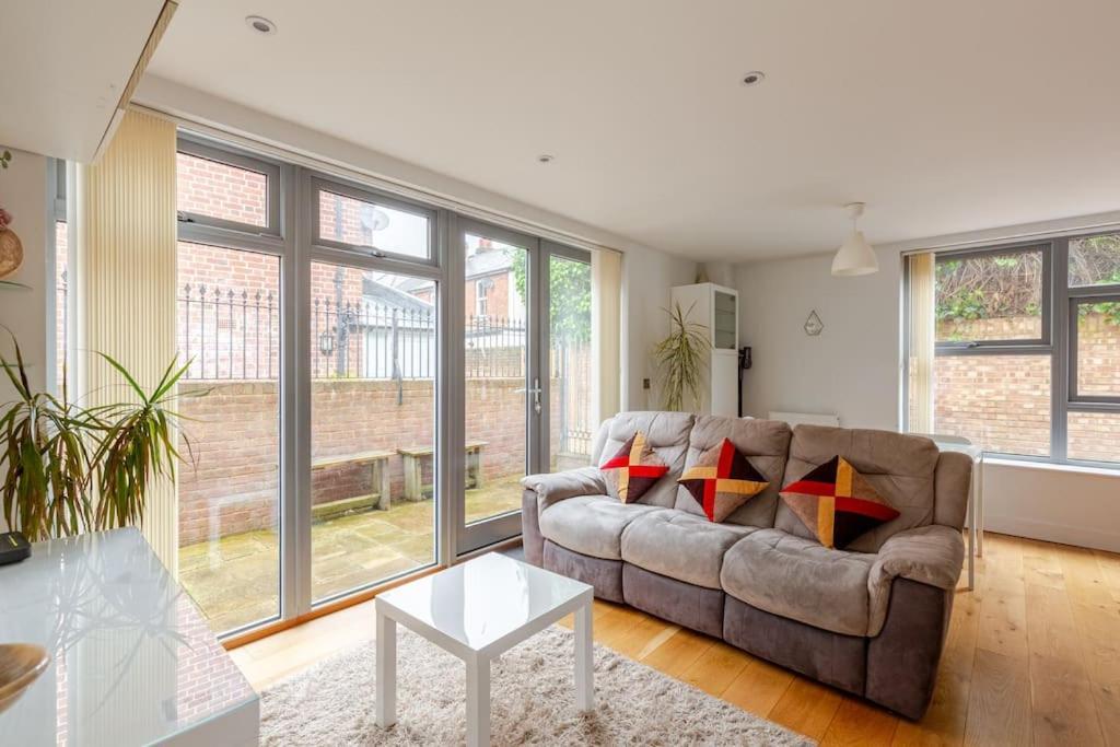 Modern City Centre House With Free Parking Canterbury Exteriér fotografie